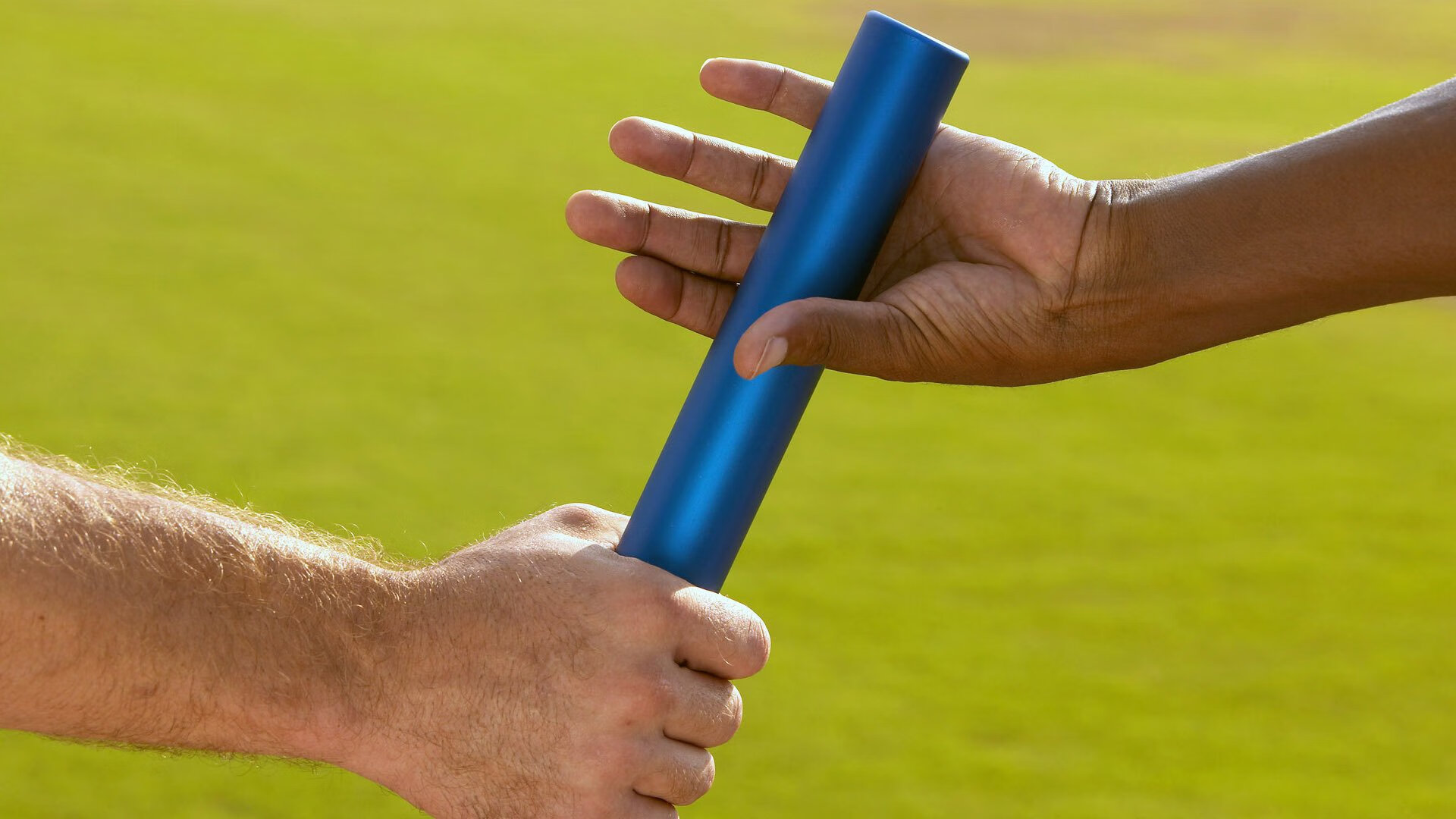 狼群嘶吼时，雷霆在计算弹道，一场被精确冲垮的青春对决