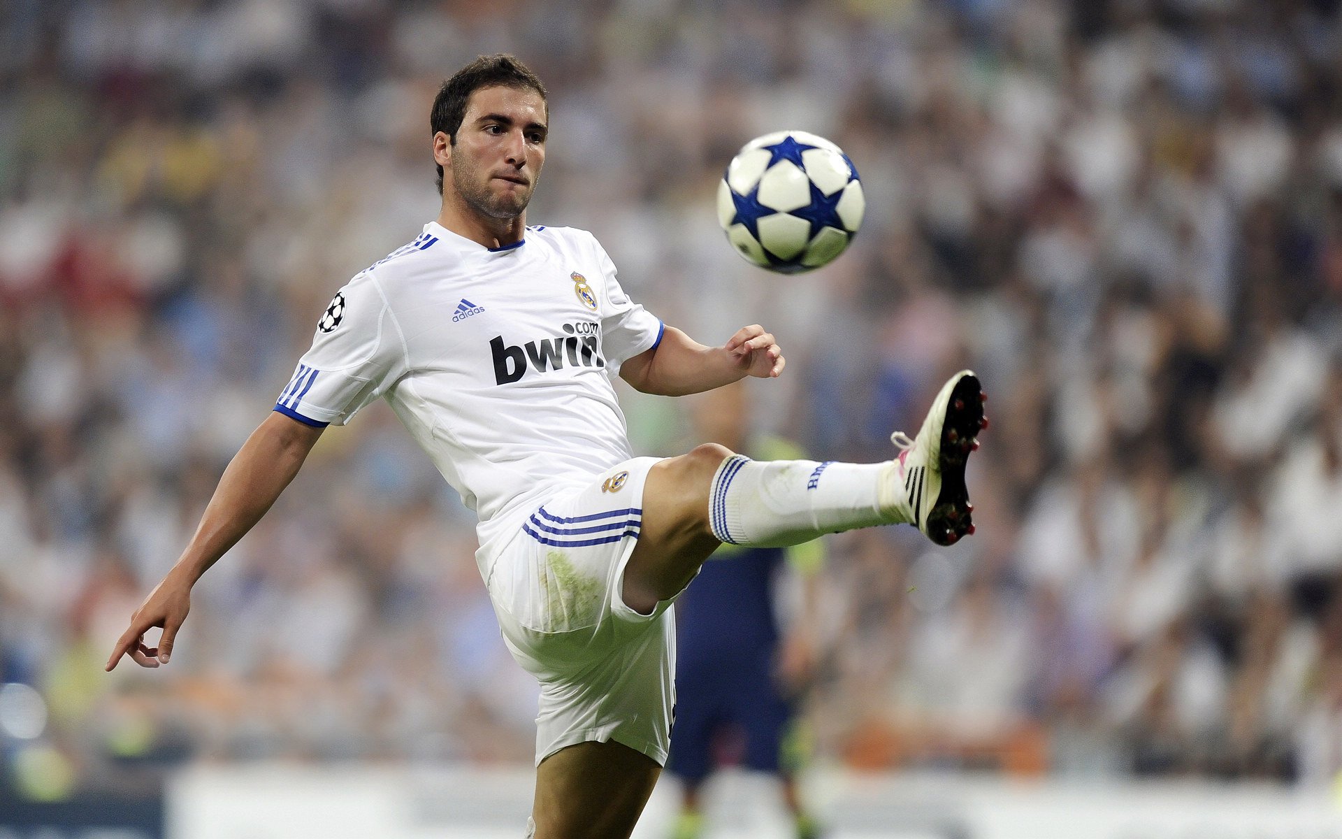 世纪棋盘上的生死劫！巴萨战术裂变击碎马德里铁壁，西甲王座悬念再燃